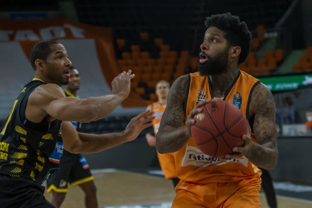 与此前詹姆 与此前詹姆