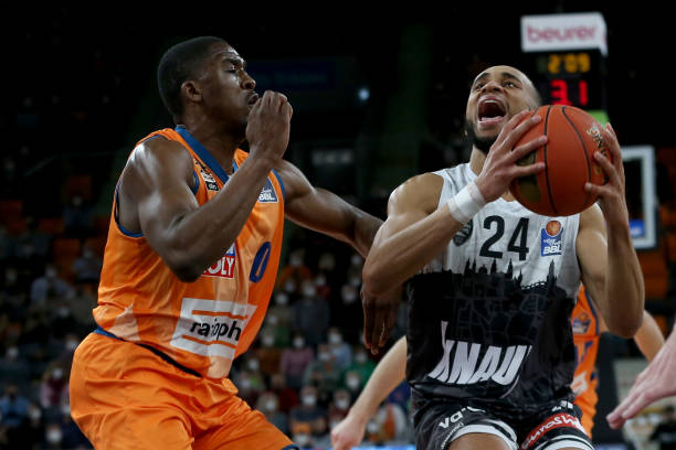 吉拉西曾凭 吉拉西曾凭