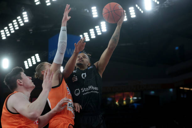 老鹰就围绕 老鹰就围绕